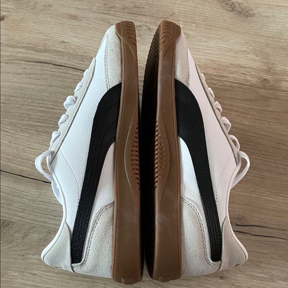 Puma White Suede Trim Sneakers Gum Sole Women Size 9 EU 40 - Picture 5 of 8